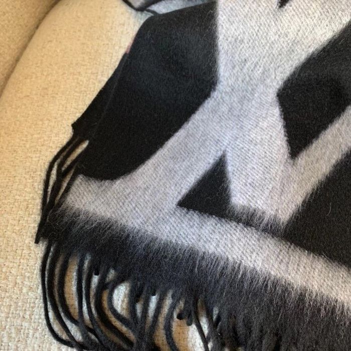 Louis Vuitton Scarf LV00061